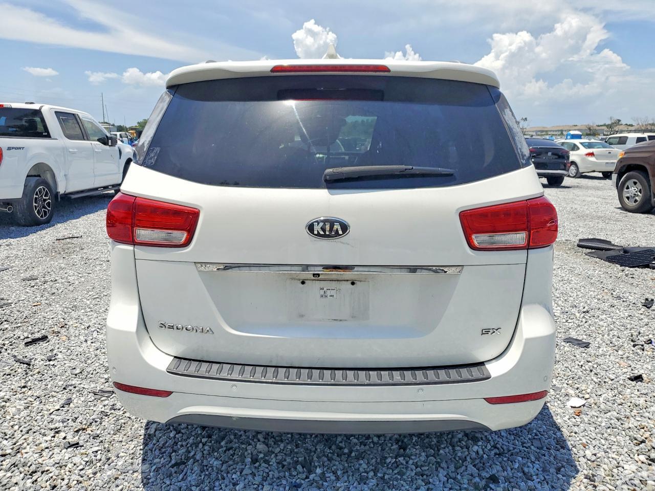 2016 Kia Sedona - Image 6