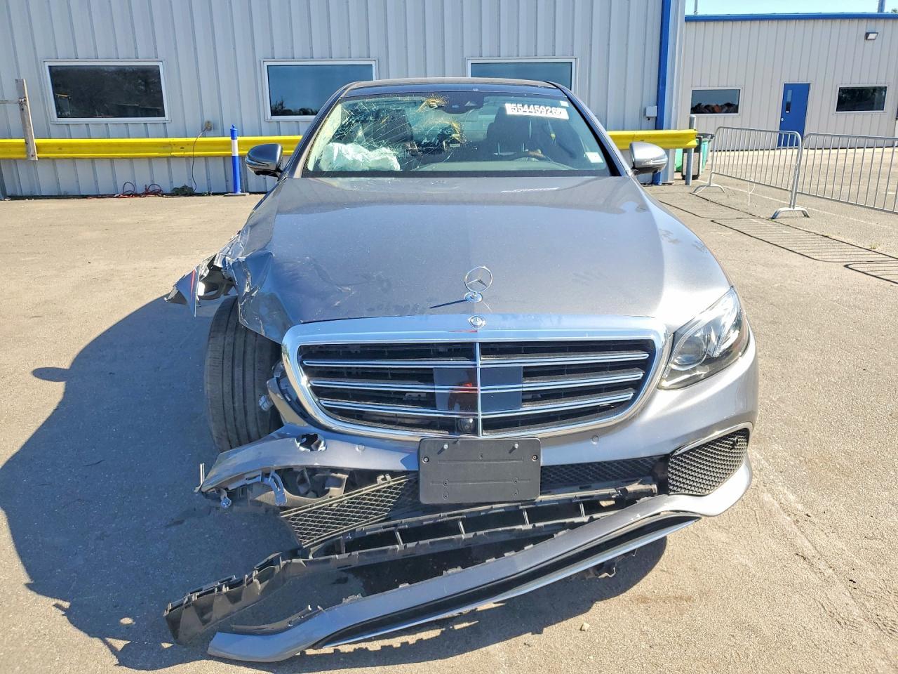 2017 Mercedes-Benz E 300 4Matic - Фото 5