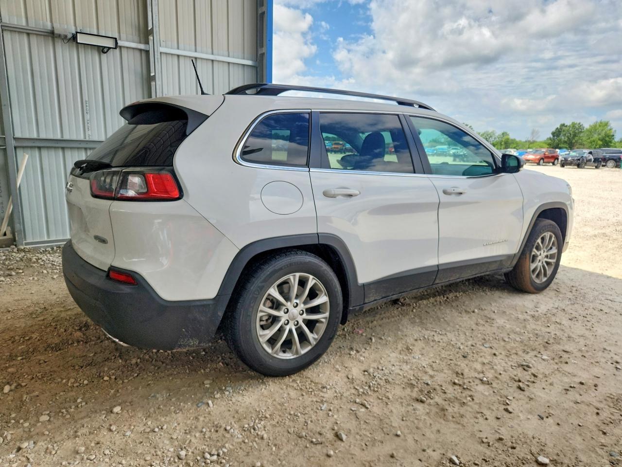 2022 Jeep Cherokee Latitude Lux - Image 3