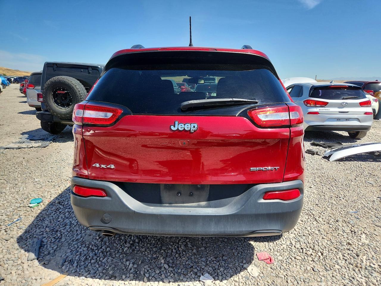 2016 Jeep Cherokee Sport - Фото 6