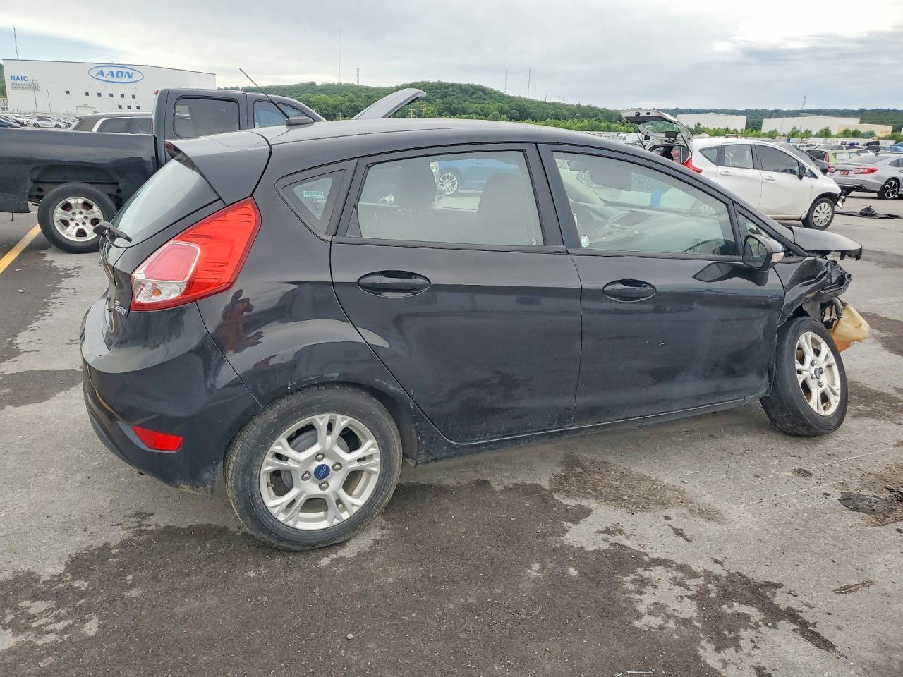 2015 Ford Fiesta Se - Фото 3