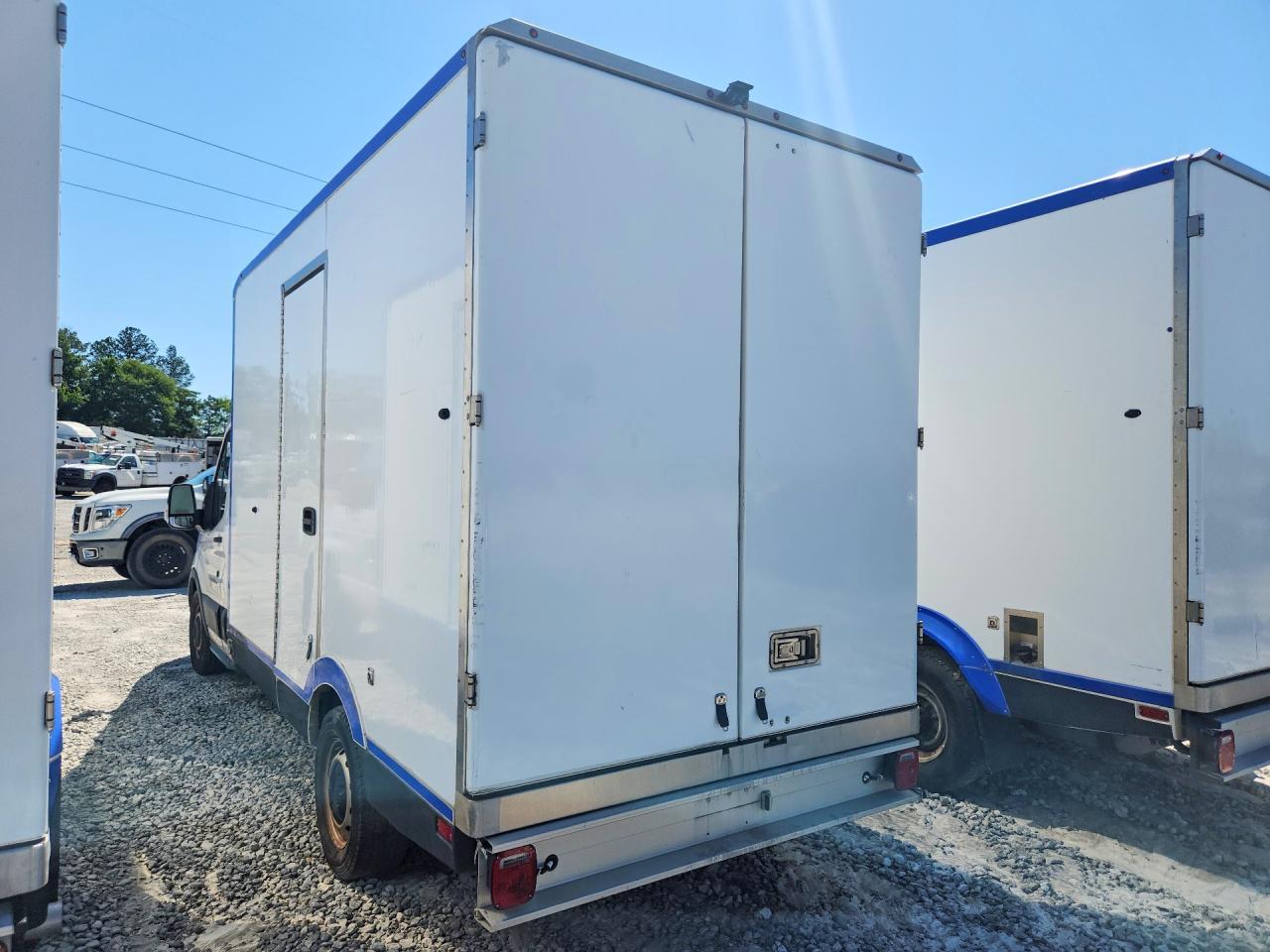 2022 Ford Transit Delivery Truck - Фото 2
