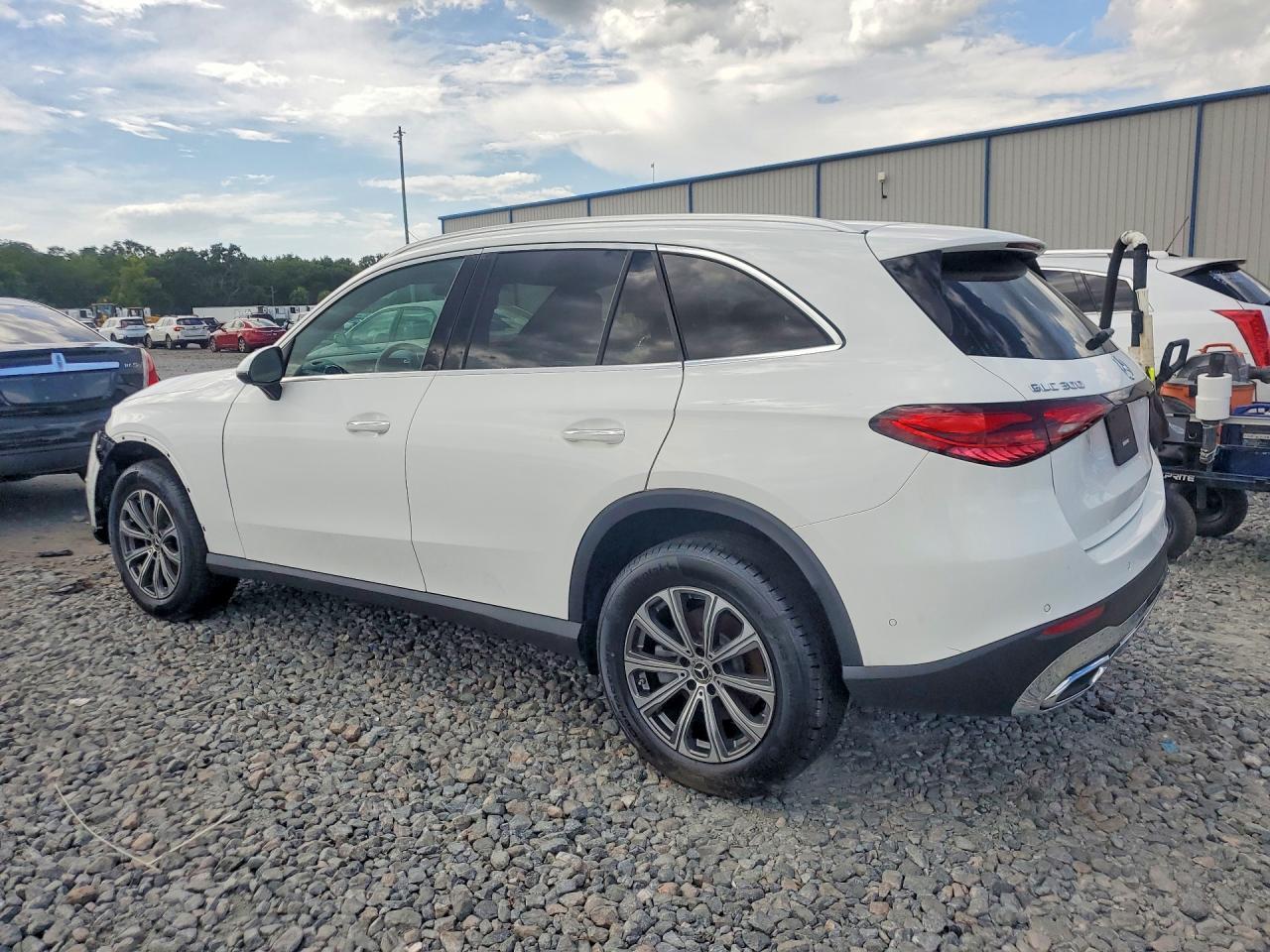 2026 Mercedes-Benz Glc 300 - Image 2