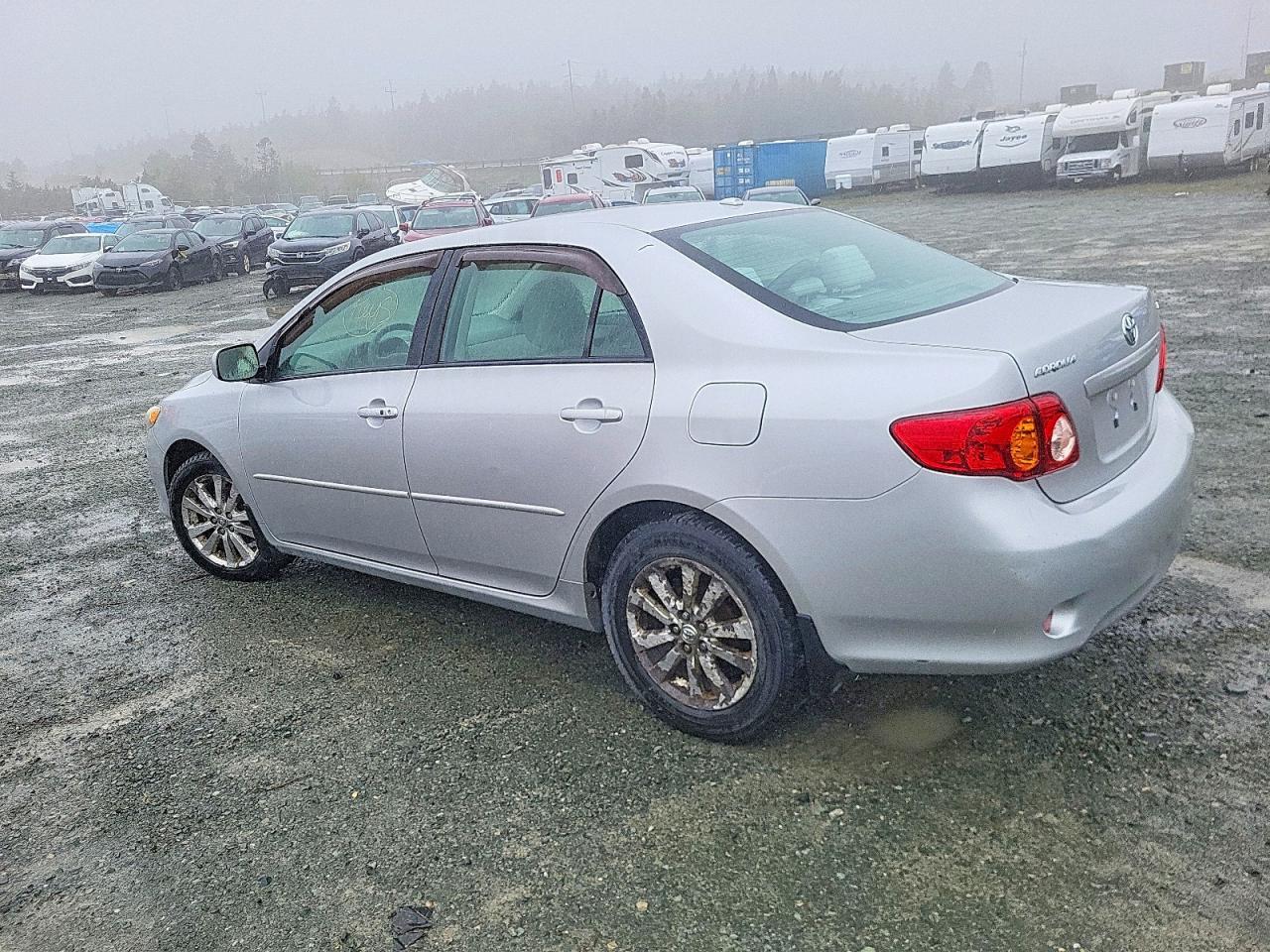 2010 Toyota Corolla Base - Фото 2