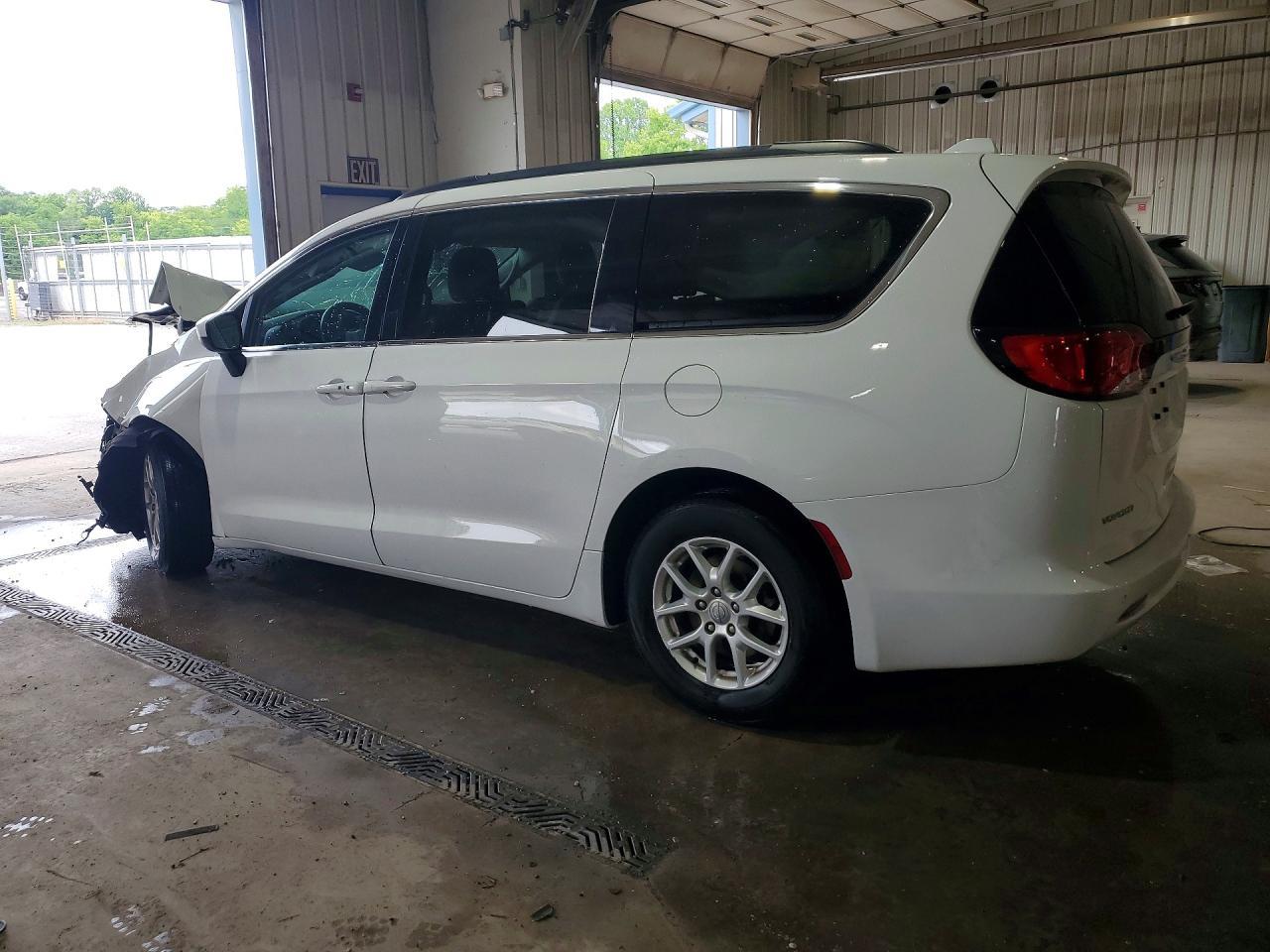 2020 Chrysler Voyager Lx - Фото 2