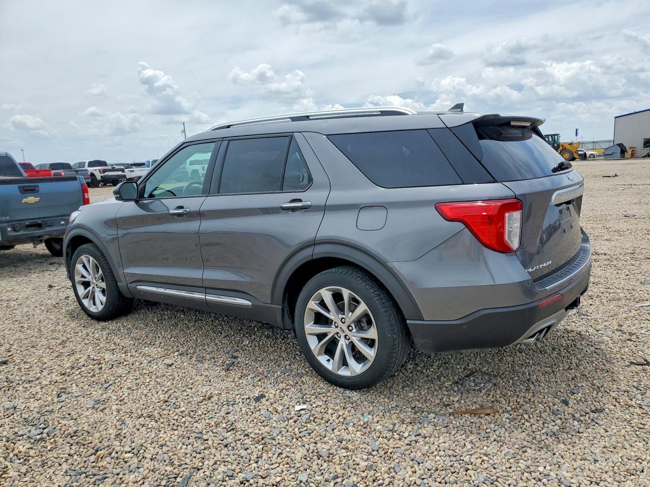 2021 Ford Explorer Platinum - Image 2
