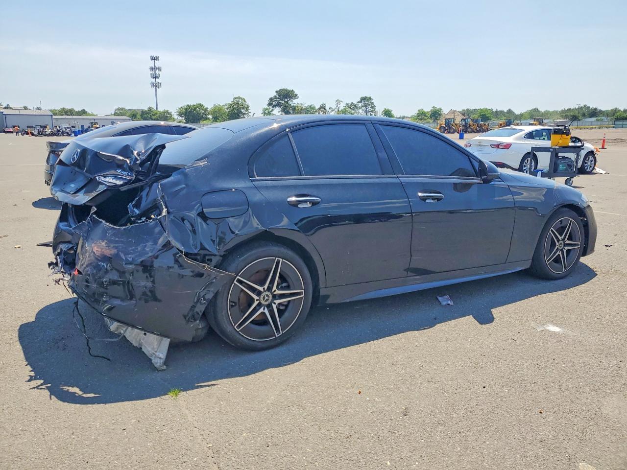 2024 Mercedes-Benz C 300 4Matic - Фото 3