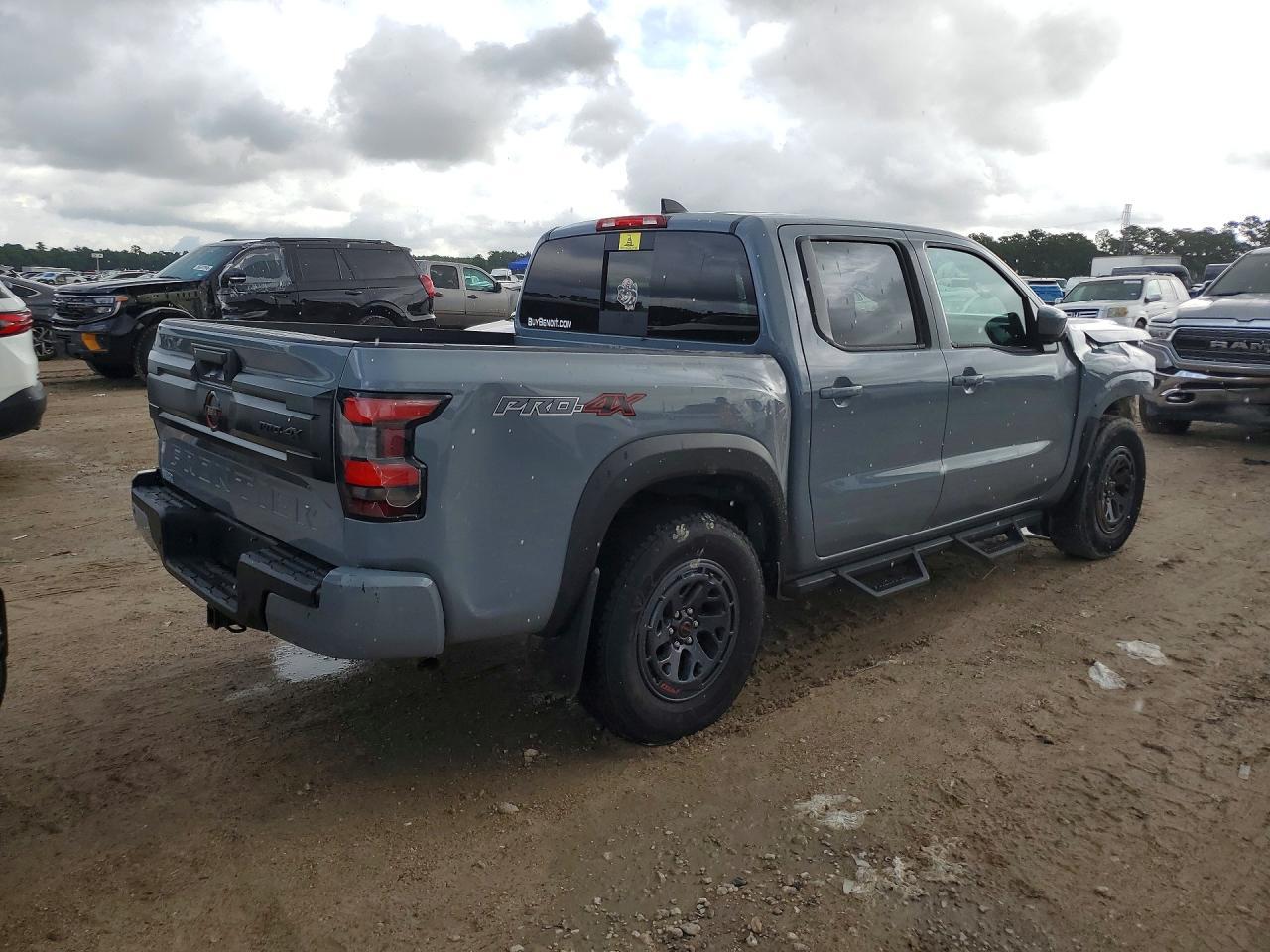 2025 Nissan Frontier Pro-4X - Фото 3