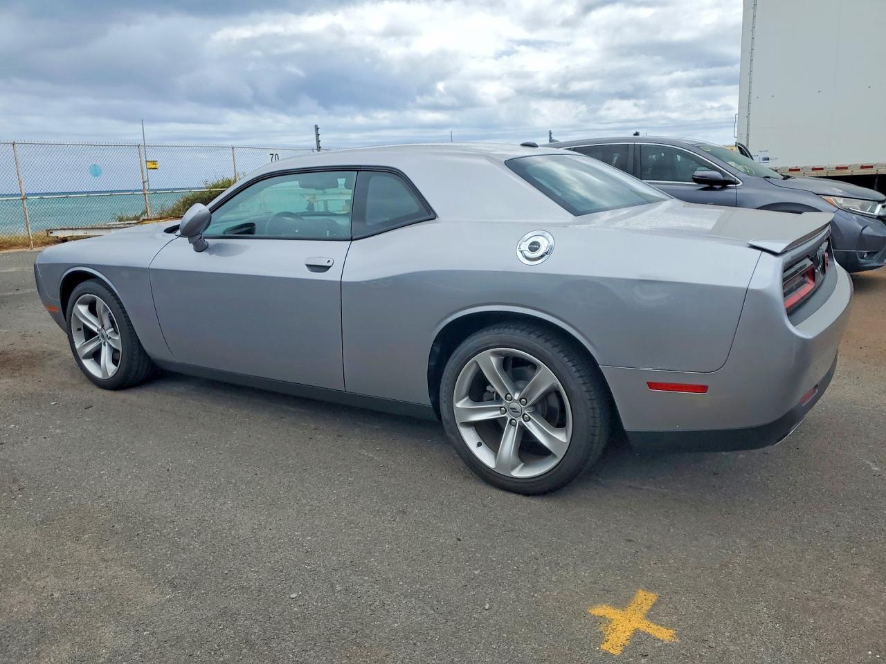 2017 Dodge Challenger Sxt - Image 2