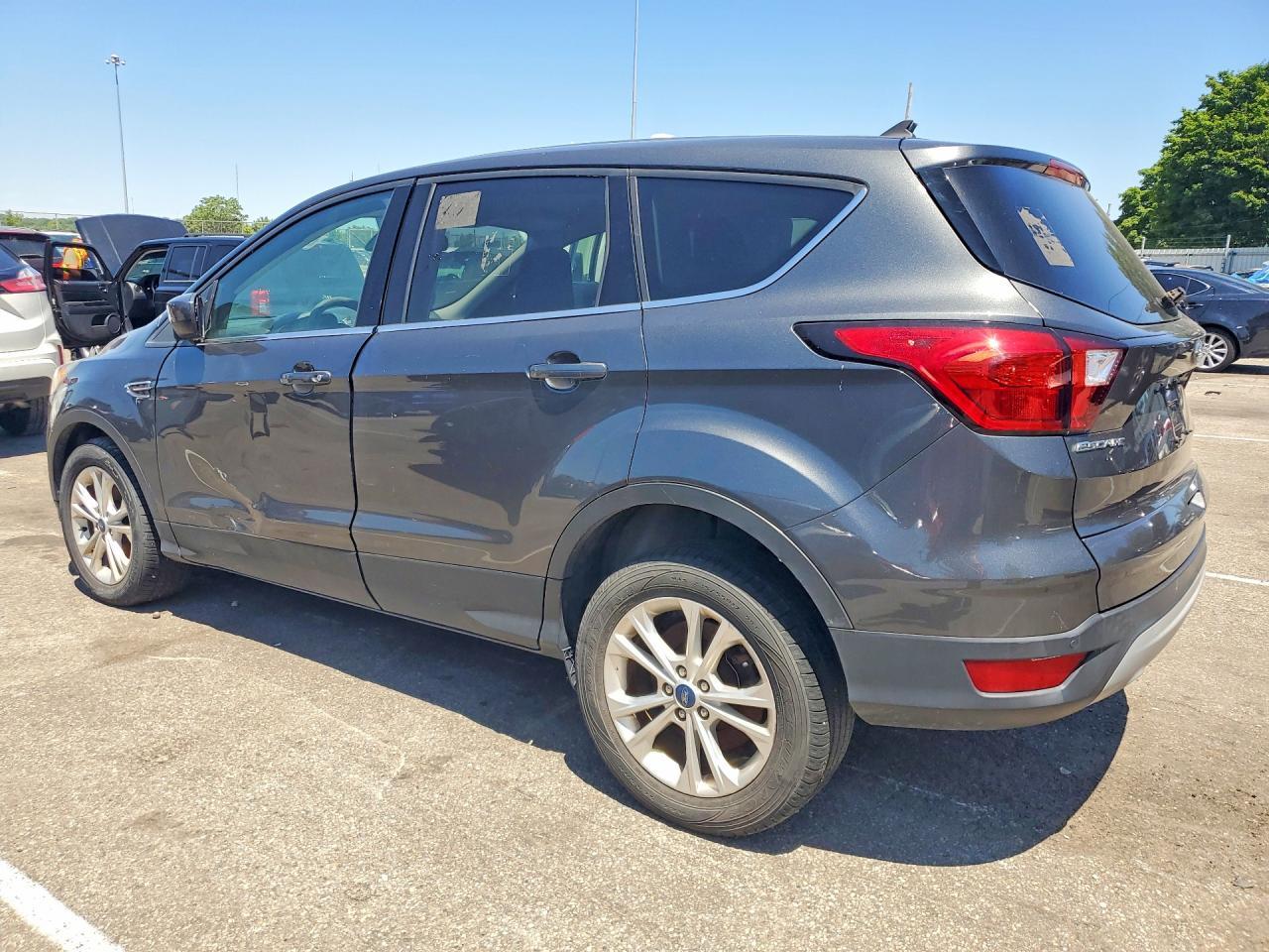 2019 Ford Escape Se - Фото 2