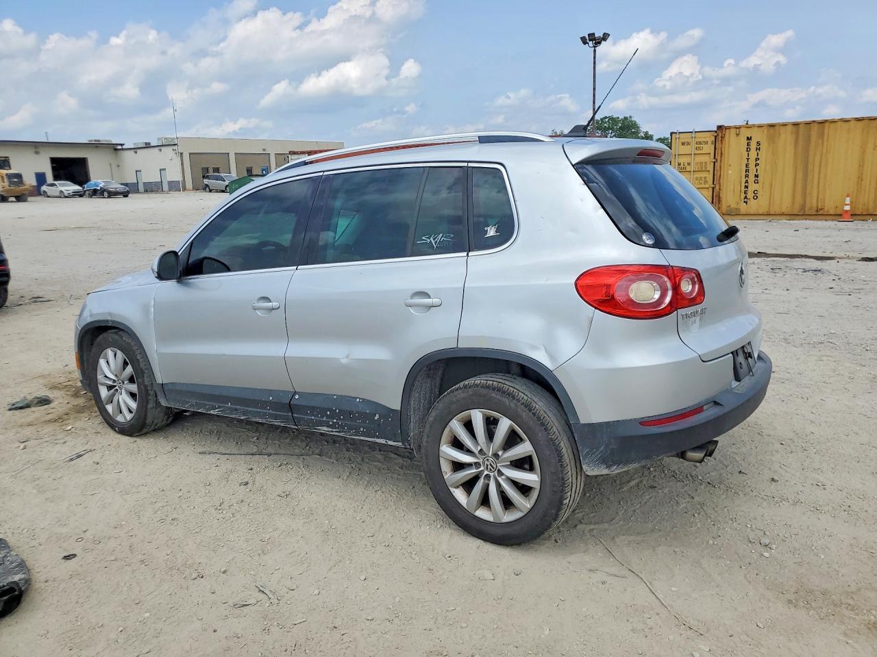 2011 Volkswagen Tiguan S - Фото 2