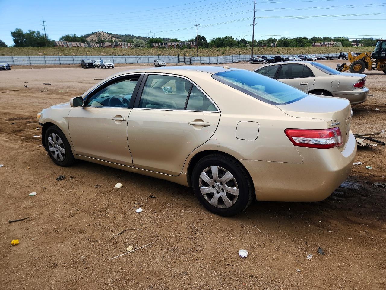 2011 Toyota Camry Le - Image 2