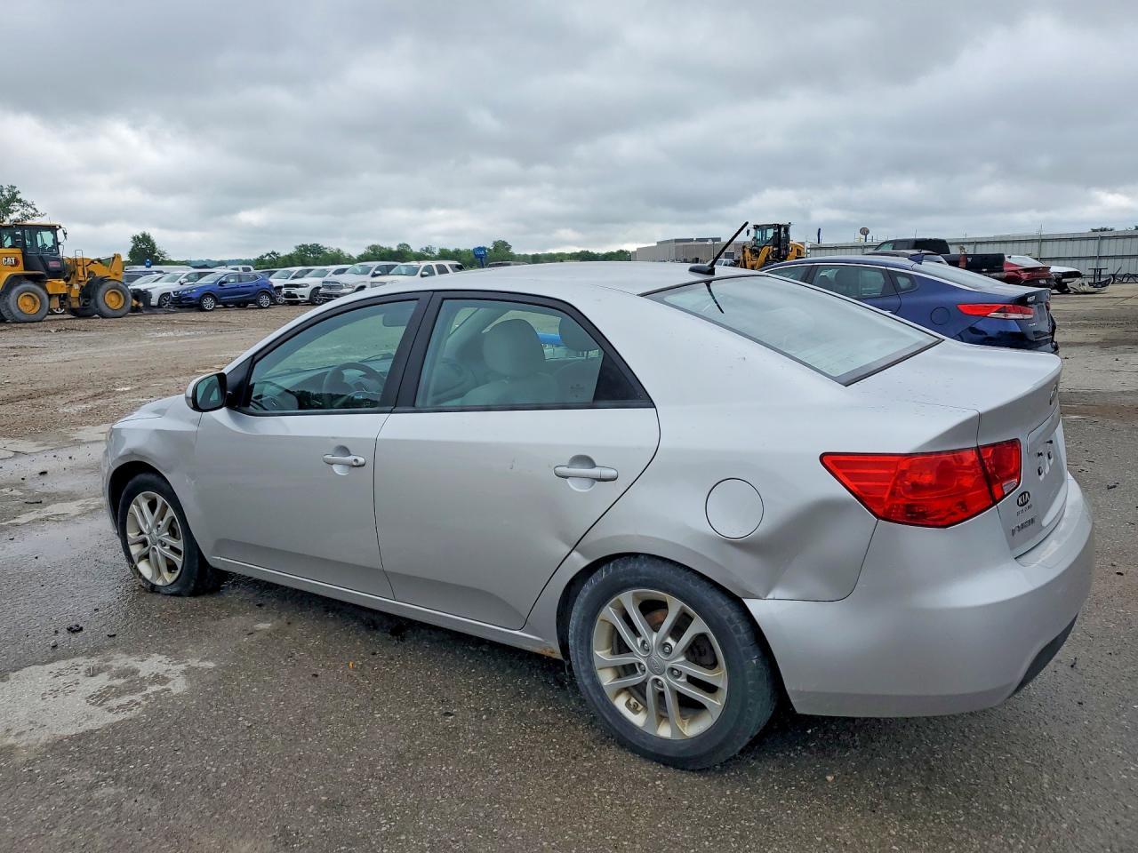 2011 Kia Forte Ex - Image 2