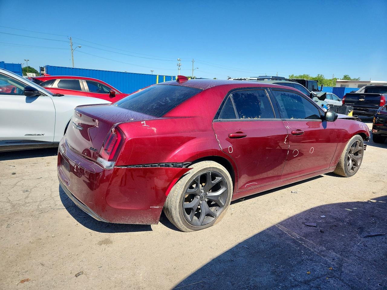 2020 Chrysler 300 Touring - Фото 3