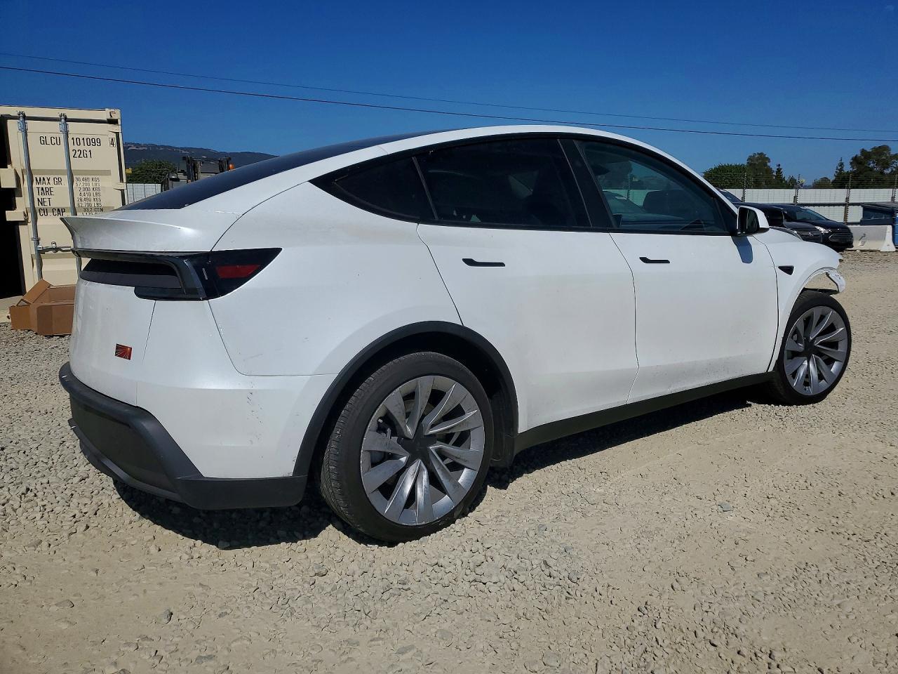 2026 Tesla Model Y - Image 3
