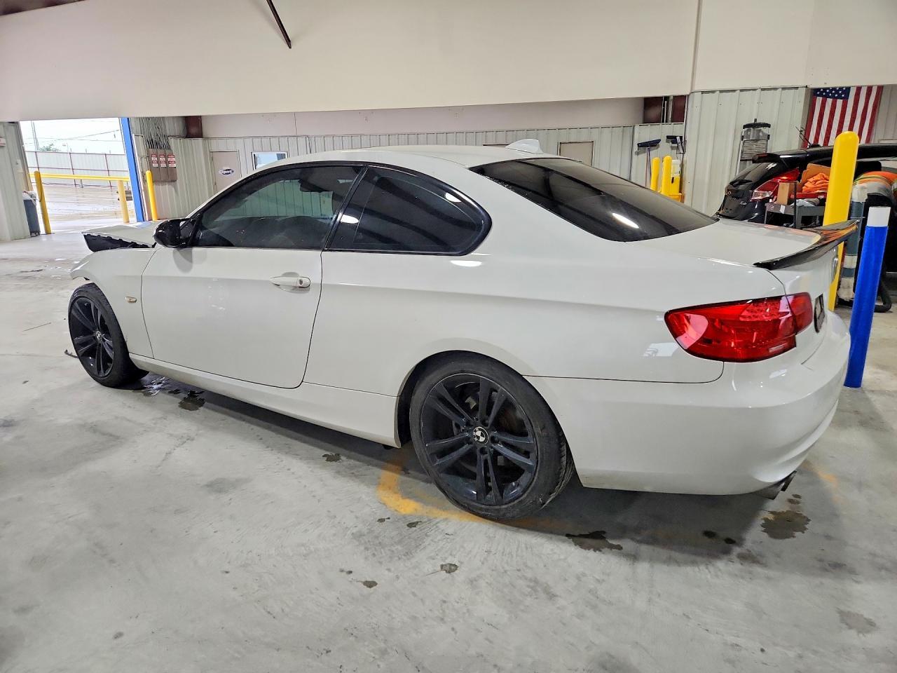 2011 BMW 328 I - Фото 2