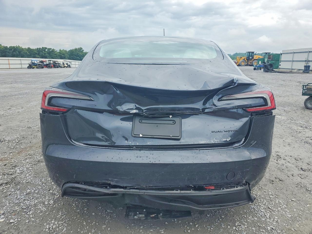 2026 Tesla Model 3 - Фото 6