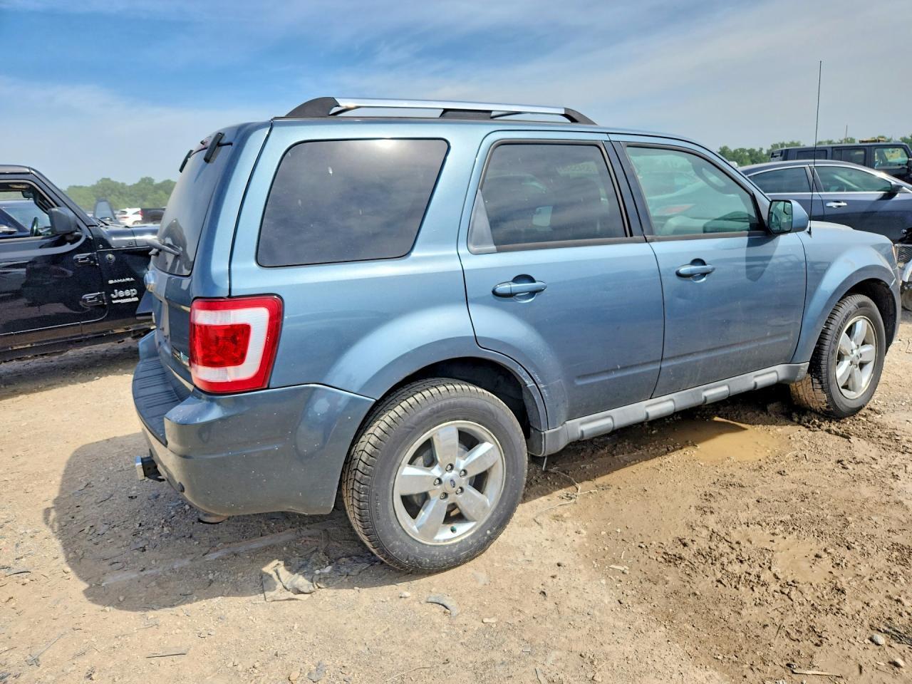 2011 Ford Escape Limited - Image 3