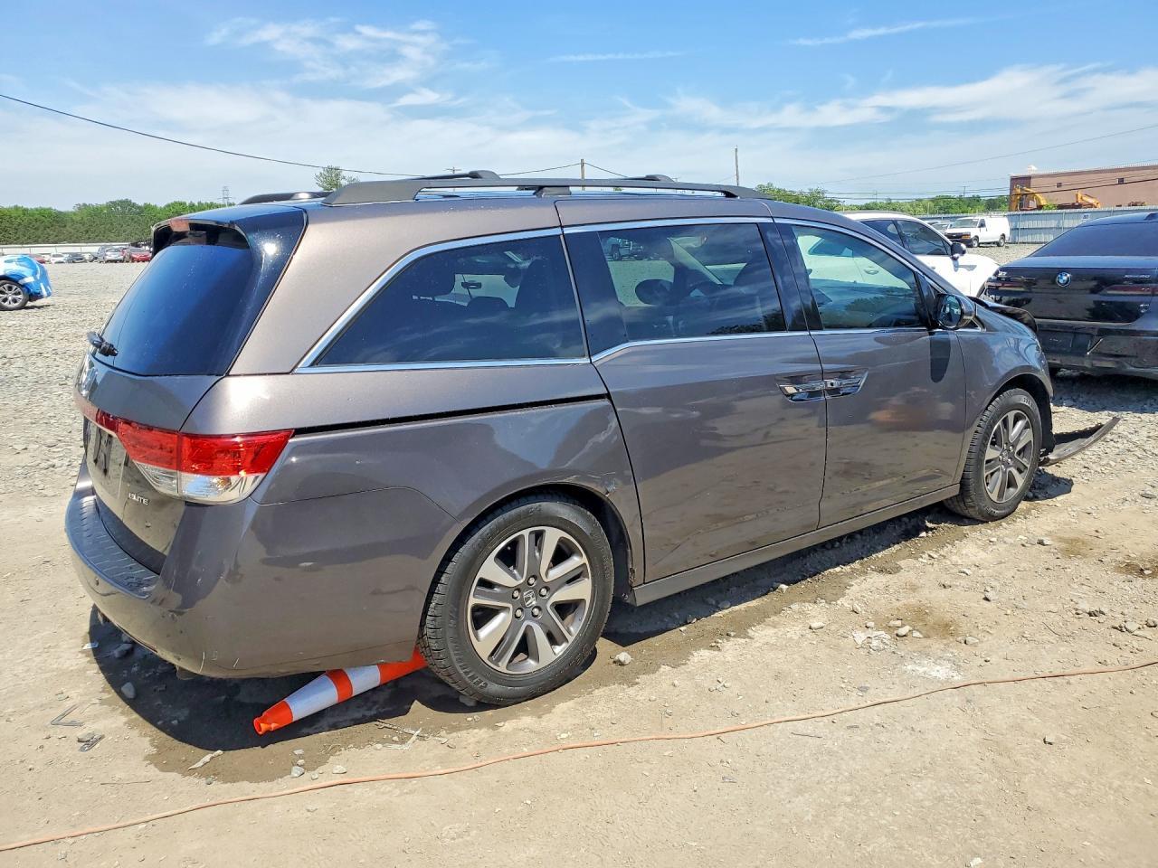 2015 Honda Odyssey Touring - Фото 3