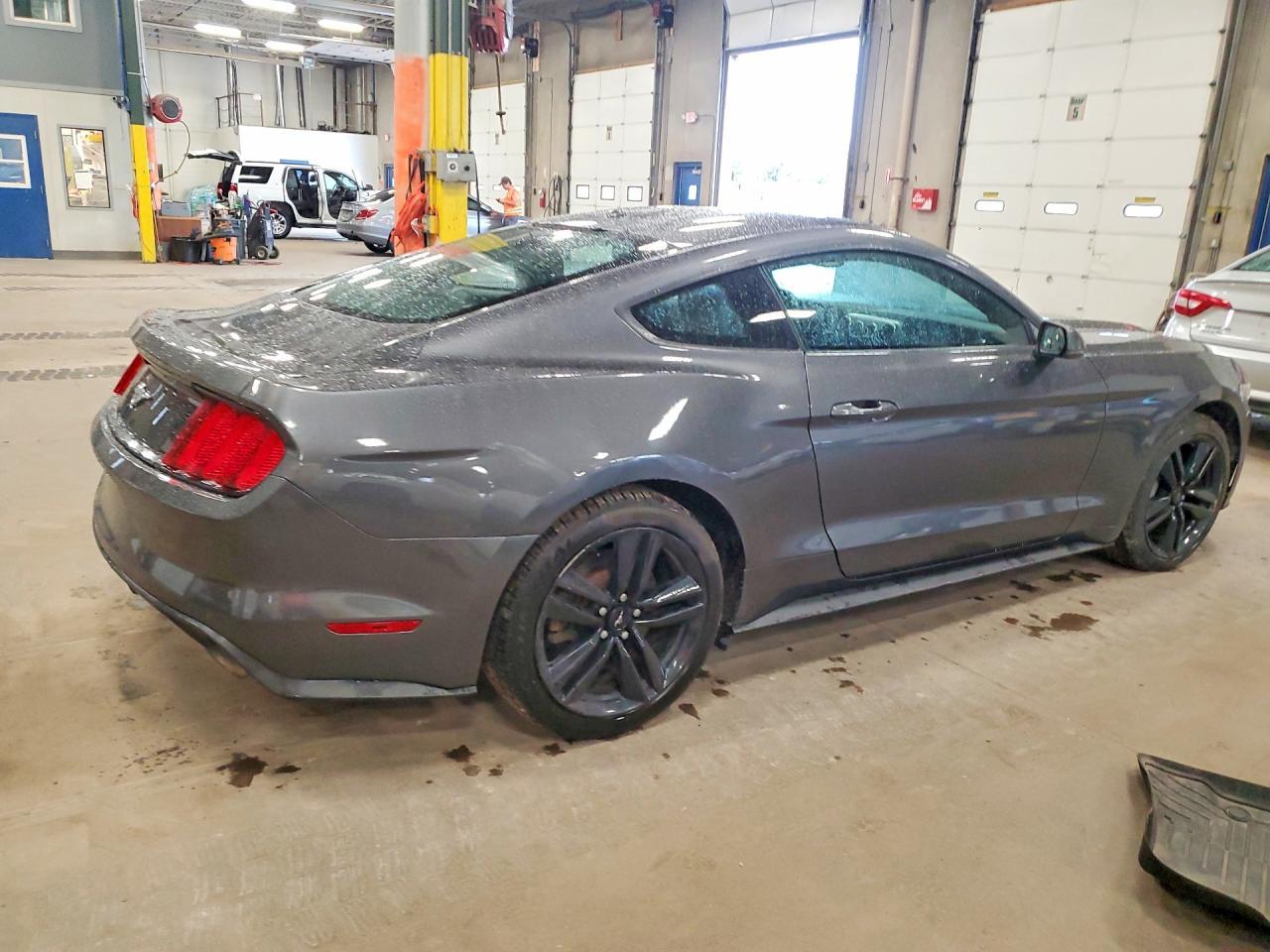 2015 Ford Mustang - Фото 3