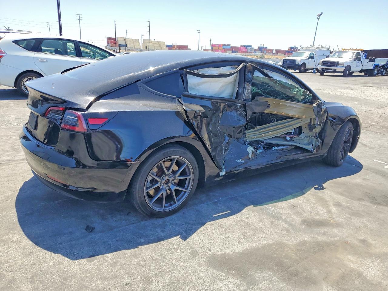 2022 Tesla Model 3 - Фото 3