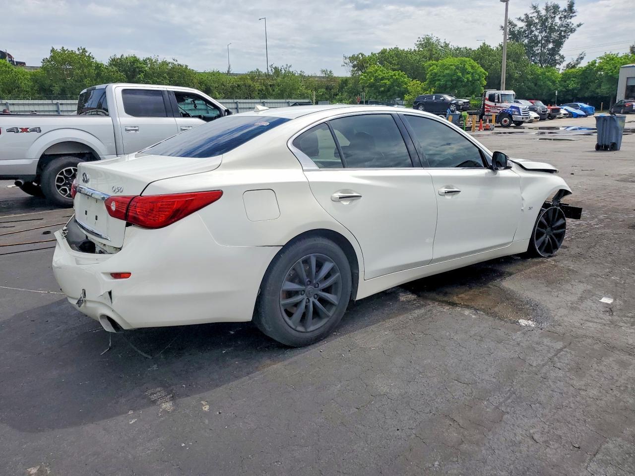 2014 Infiniti Q50 Premium - Image 3