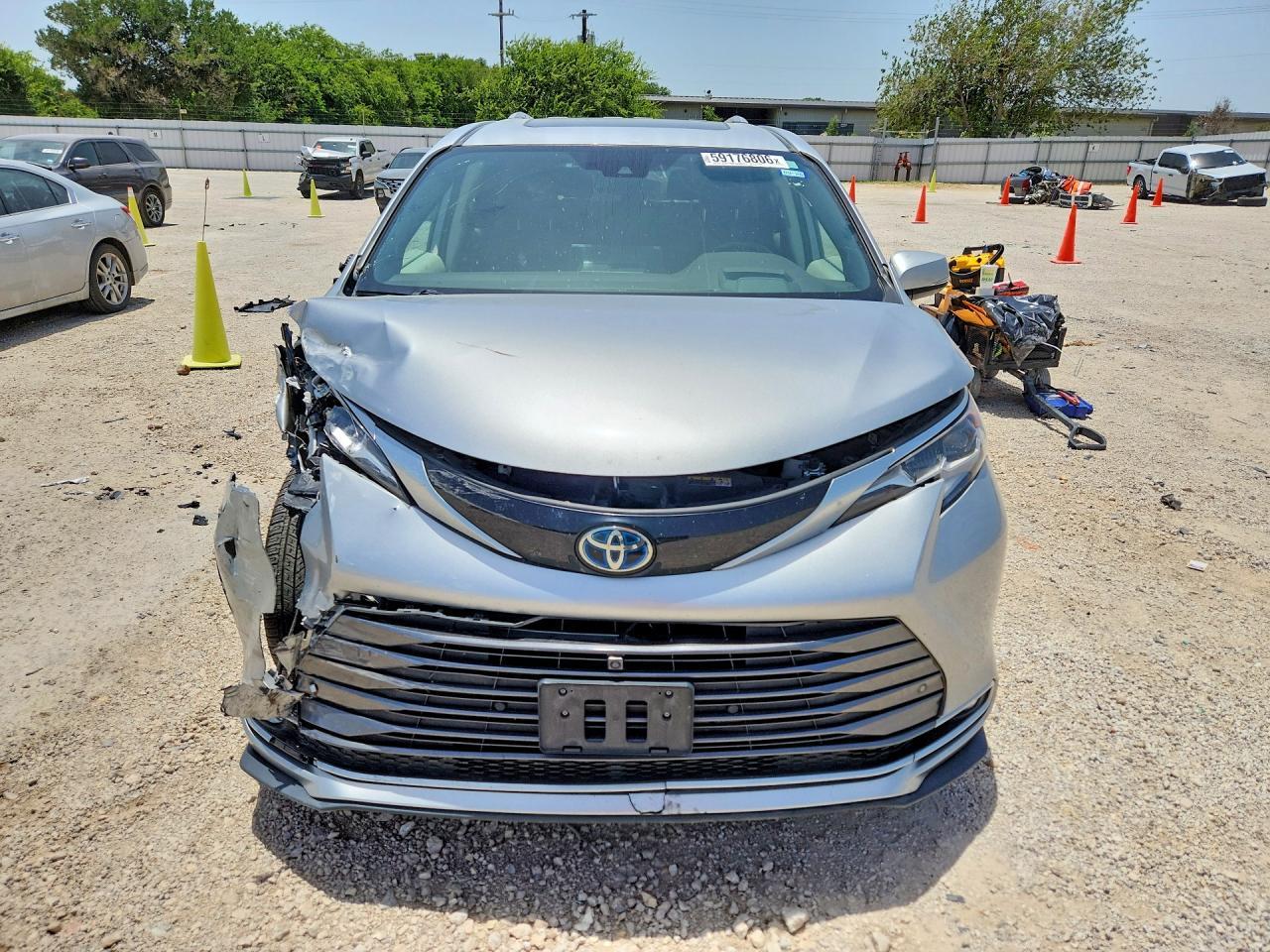 2021 Toyota Sienna Platinum 7-Passenger - Фото 5