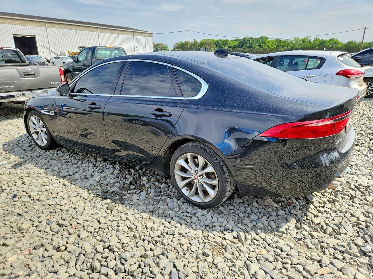 2017 Jaguar Xf Premium - Image 2