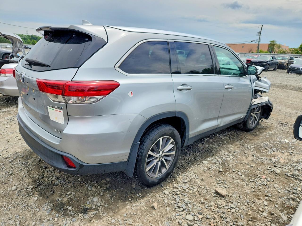 2019 Toyota Highlander Hybrid Xle - Image 3