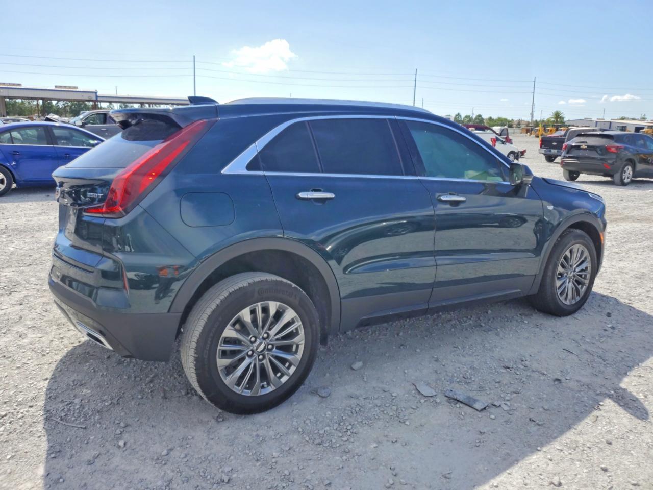 2025 Cadillac Xt4 Premium Luxury - Image 3