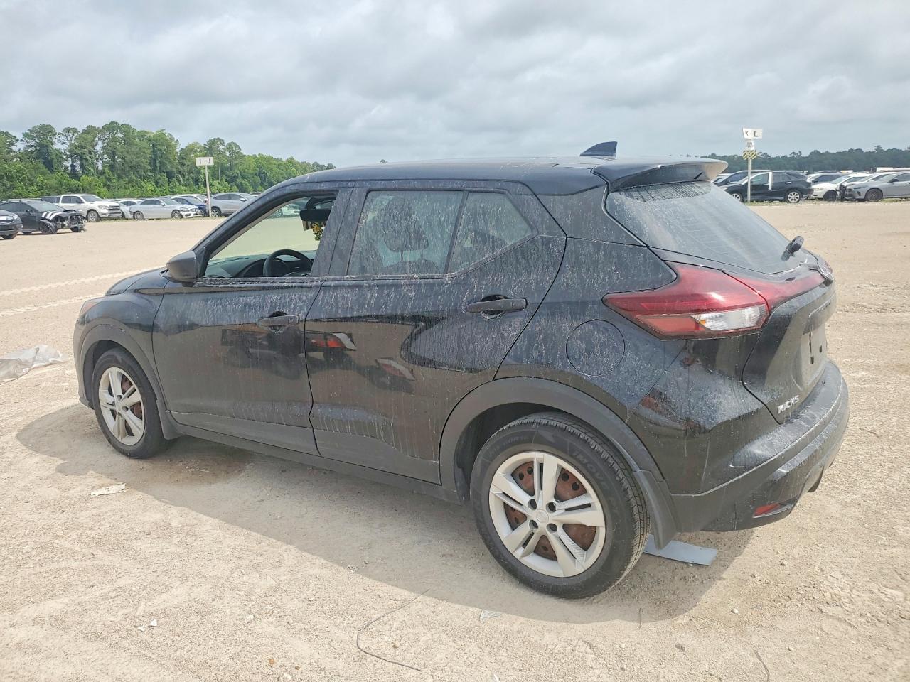 2023 Nissan Kicks S - Image 2