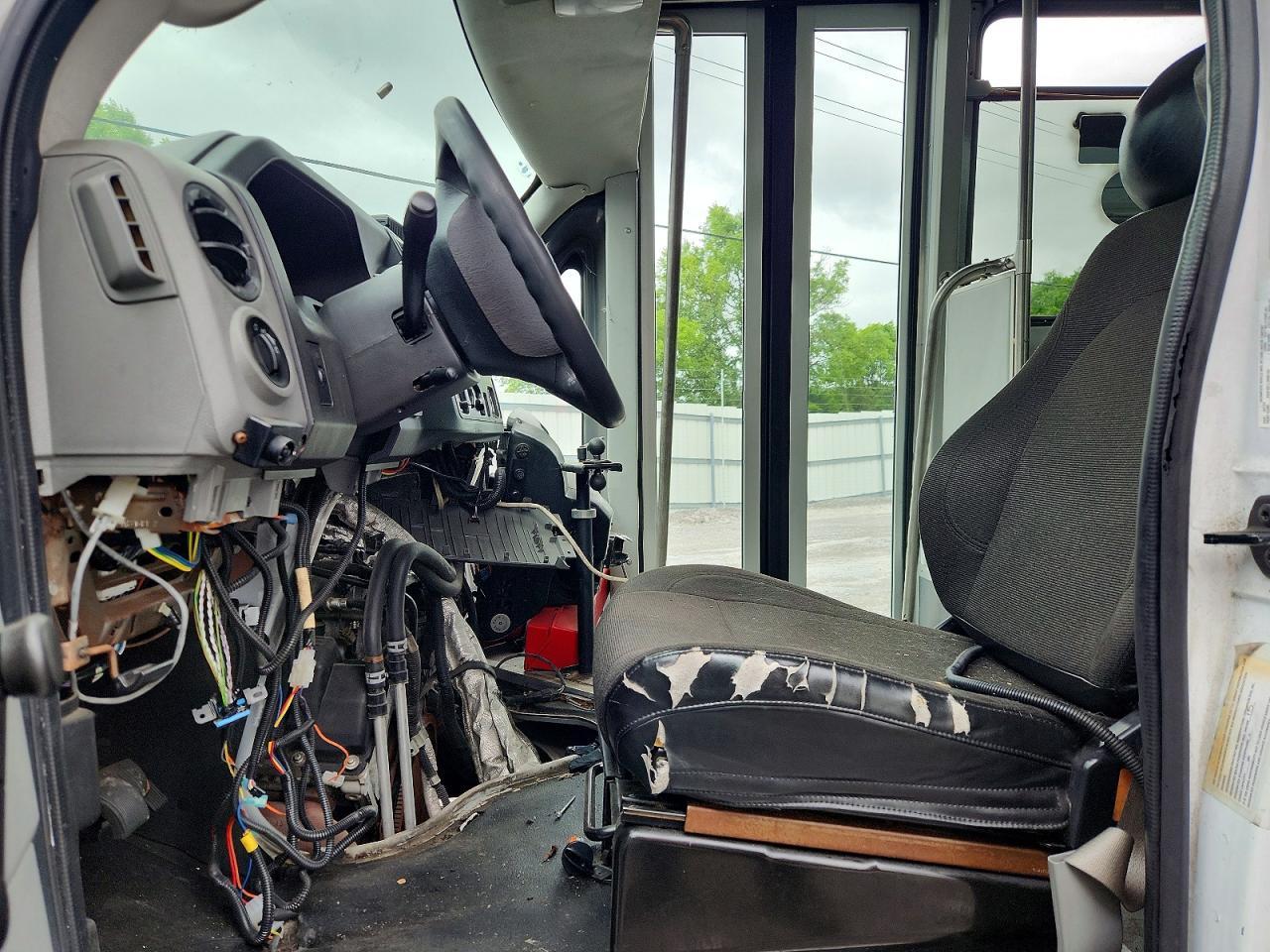 2019 Ford E450 Shuttle Bus - Image 7