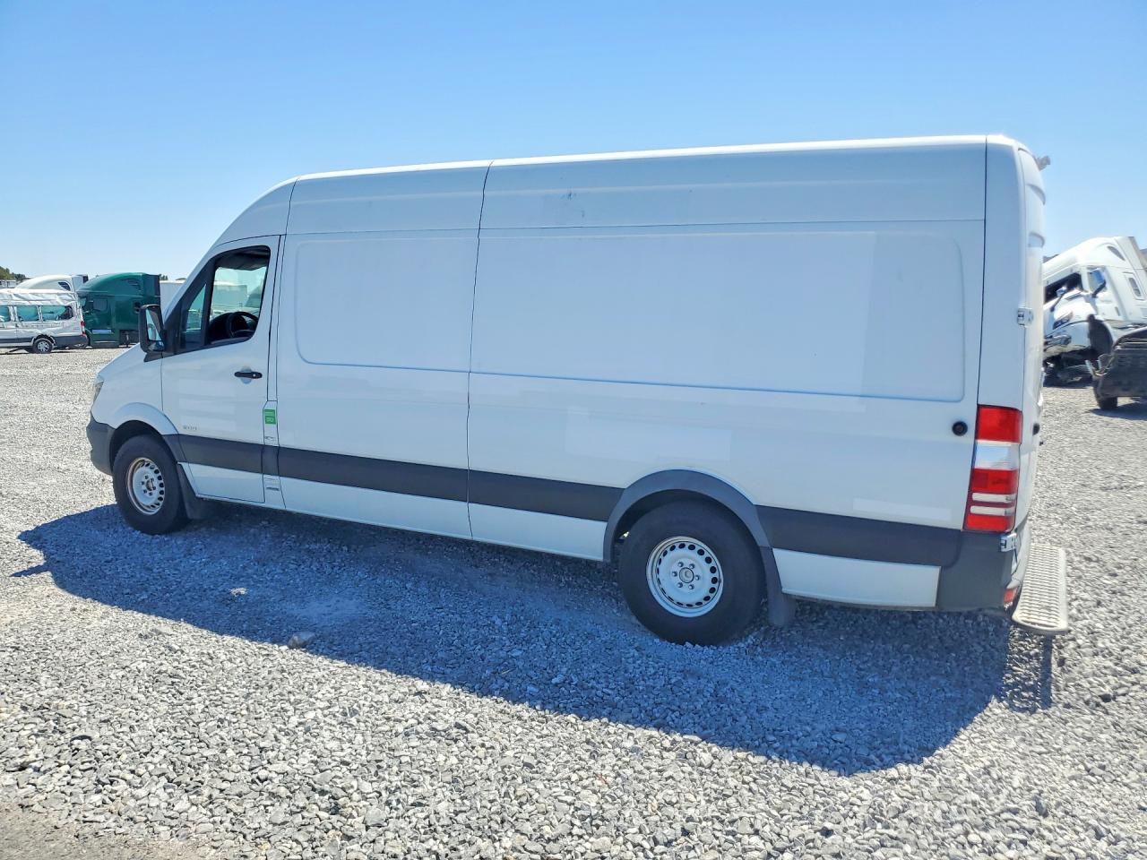 2015 Mercedes Benz Sprinter 2500 Delivery Van - Фото 2