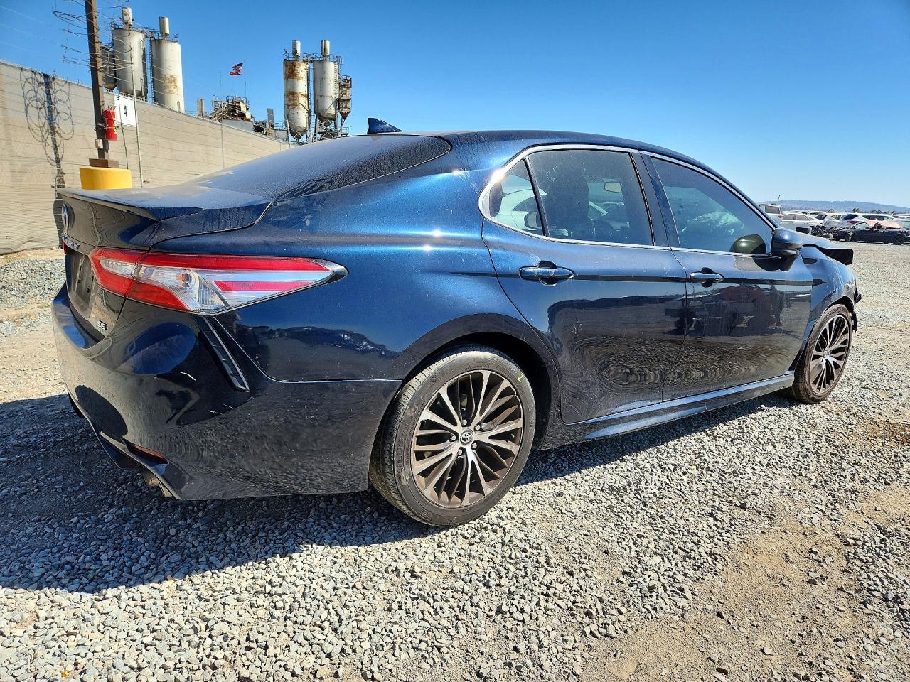2019 Toyota Camry Se - Фото 3