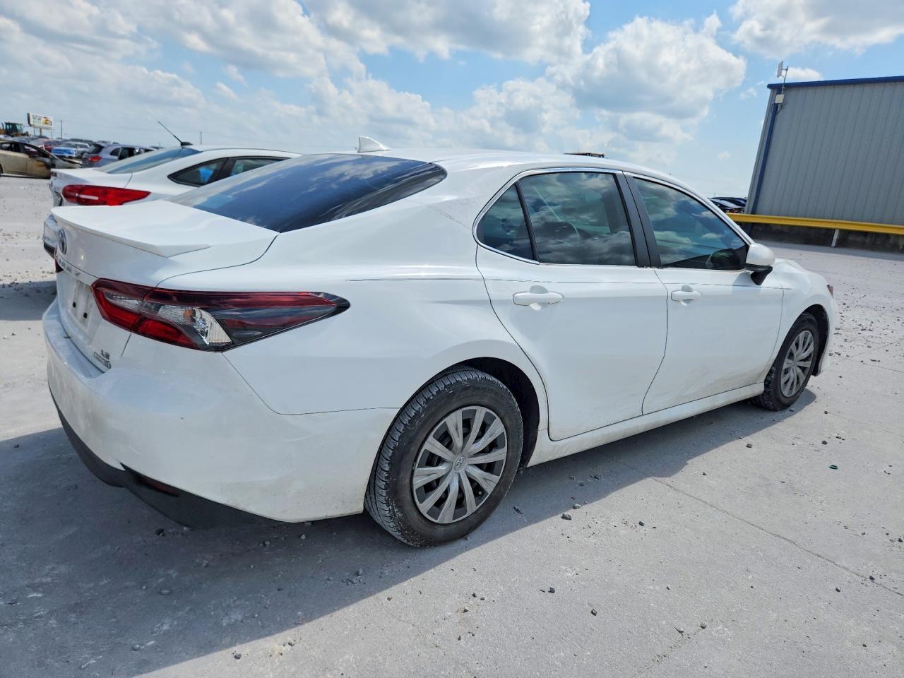 2022 Toyota Camry Le - Image 3