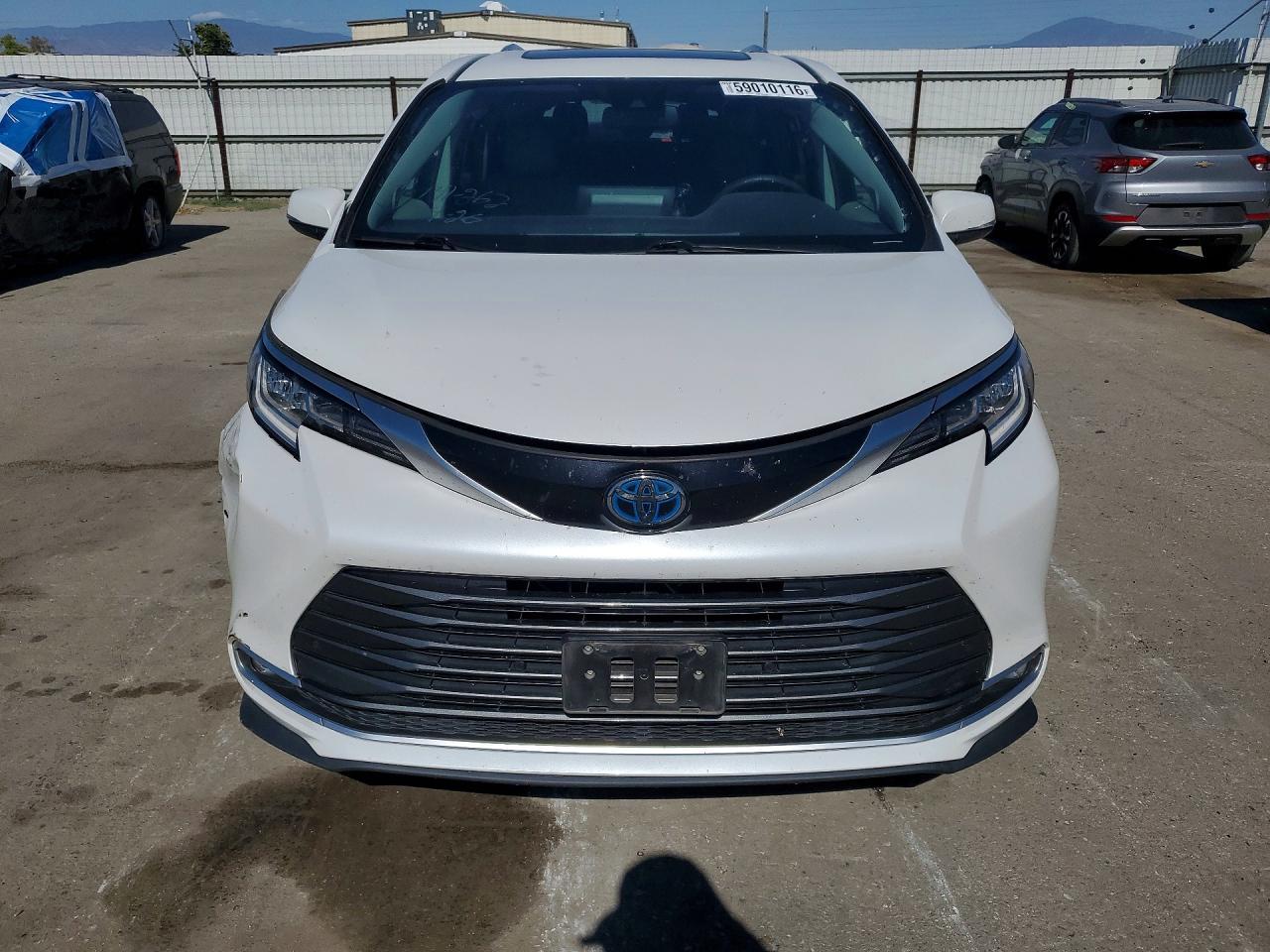 2023 Toyota Sienna Limited 7-Passenger - Image 5