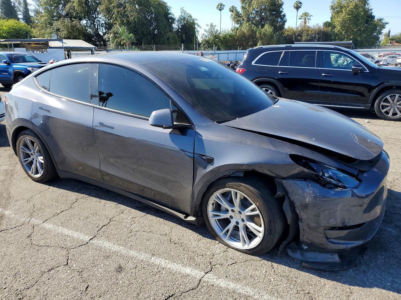 2023 Tesla Model Y - Фото 4