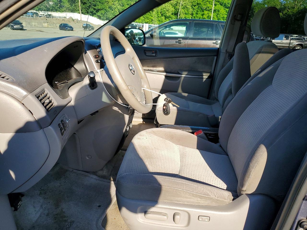 2008 Toyota Sienna Le 7-Passenger - Фото 7