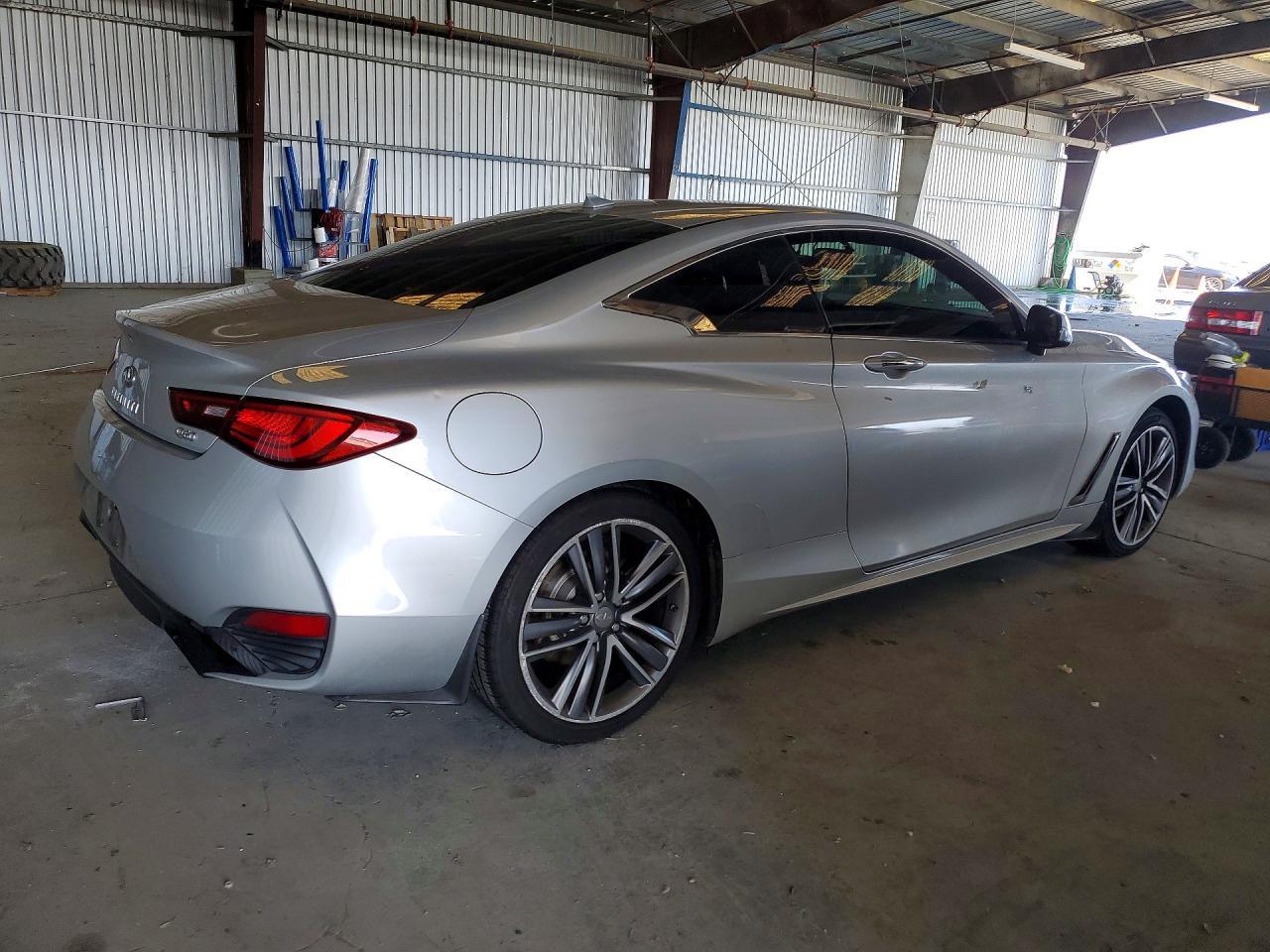 2017 Infiniti Q60 2.0T Premium - Фото 3
