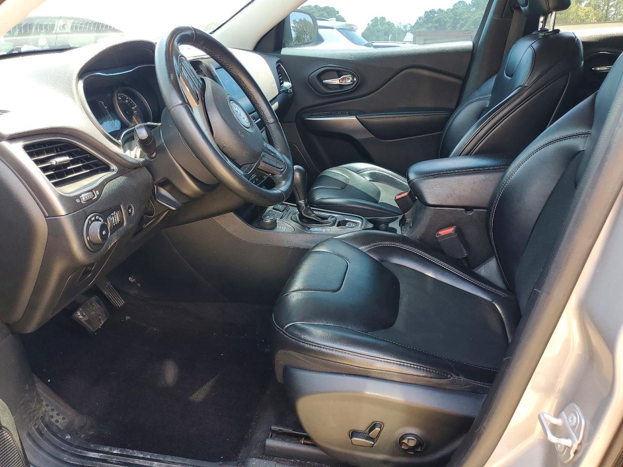 2019 Jeep Cherokee Latitude Plus - Image 7