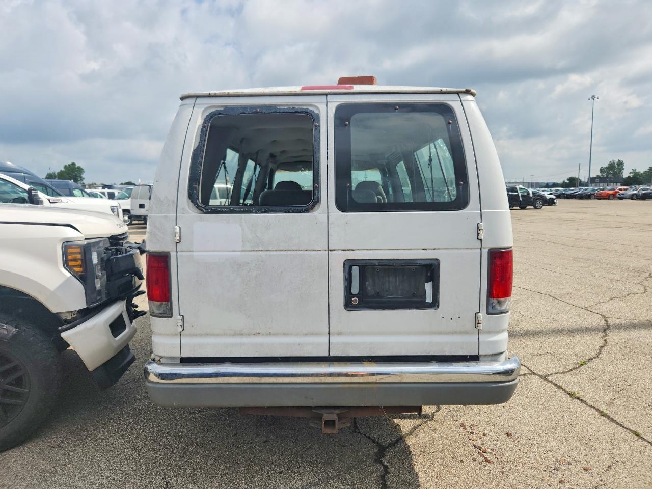 1998 Ford Econoline E350 Super Duty - Фото 6
