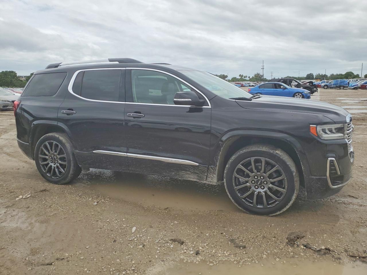 2022 GMC Acadia Denali - Image 4