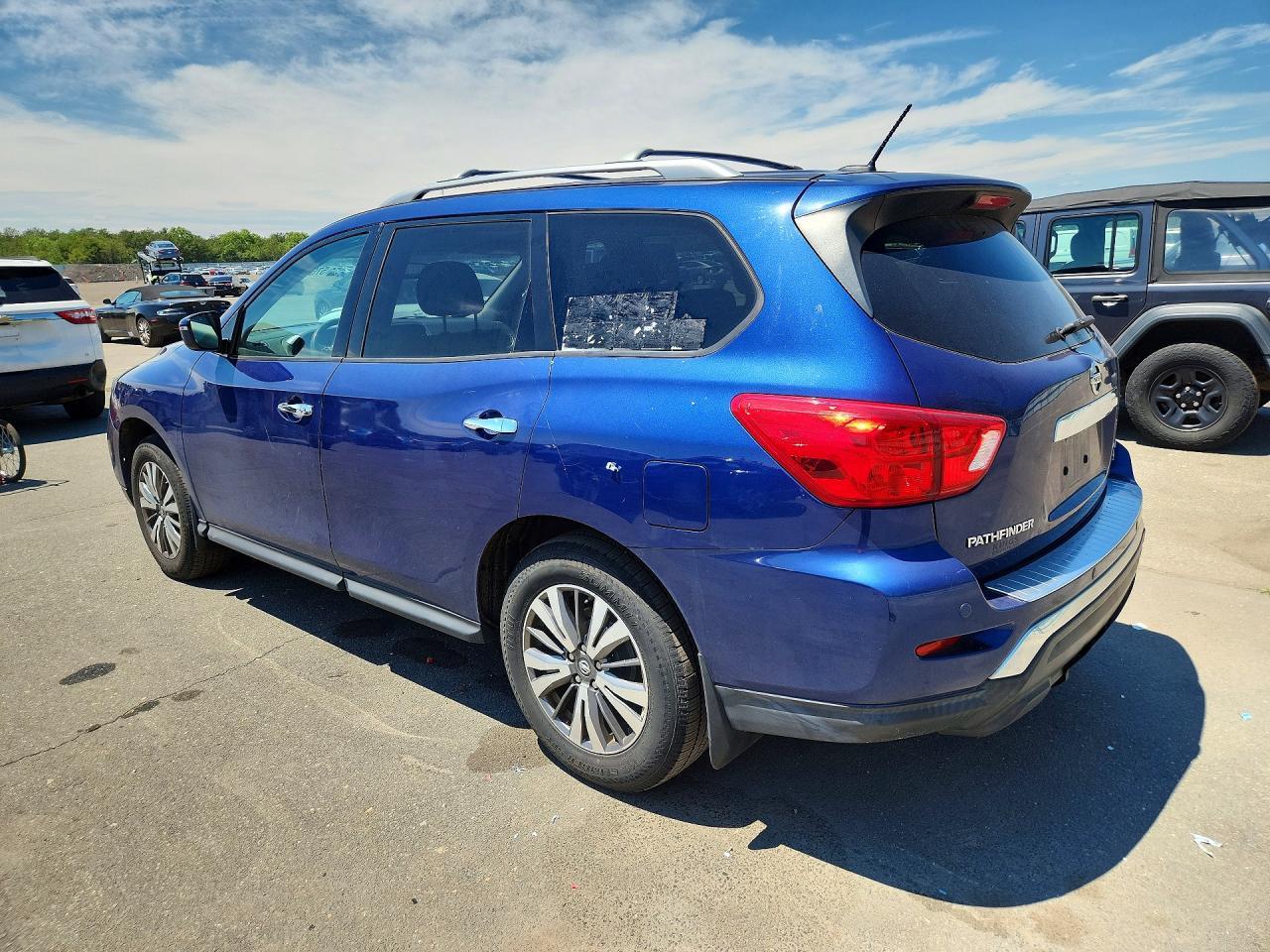 2017 Nissan Pathfinder Sv - Фото 2