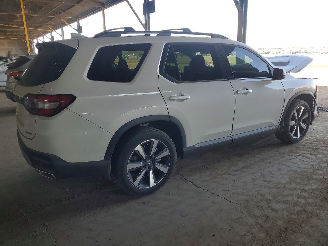 2025 Honda Pilot Touring - Image 3