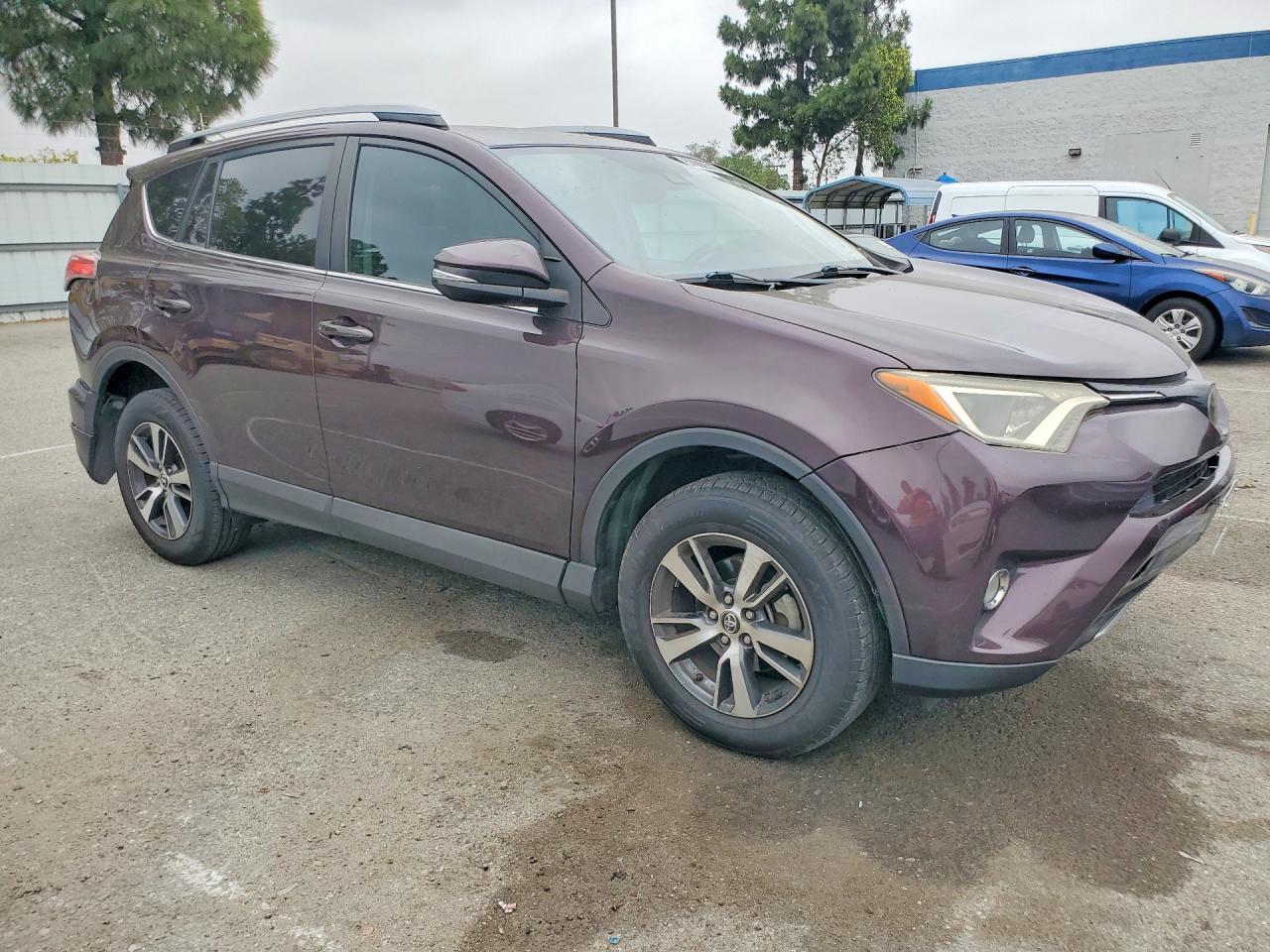 2017 Toyota Rav4 Xle - Image 4