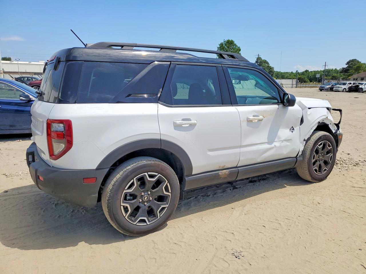 2025 Ford Bronco Sport Outer Banks - Фото 3
