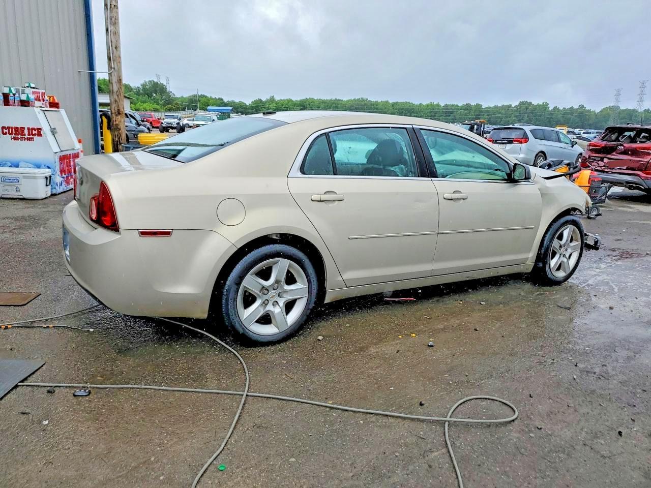 2010 Chevrolet Malibu Ls - Фото 3