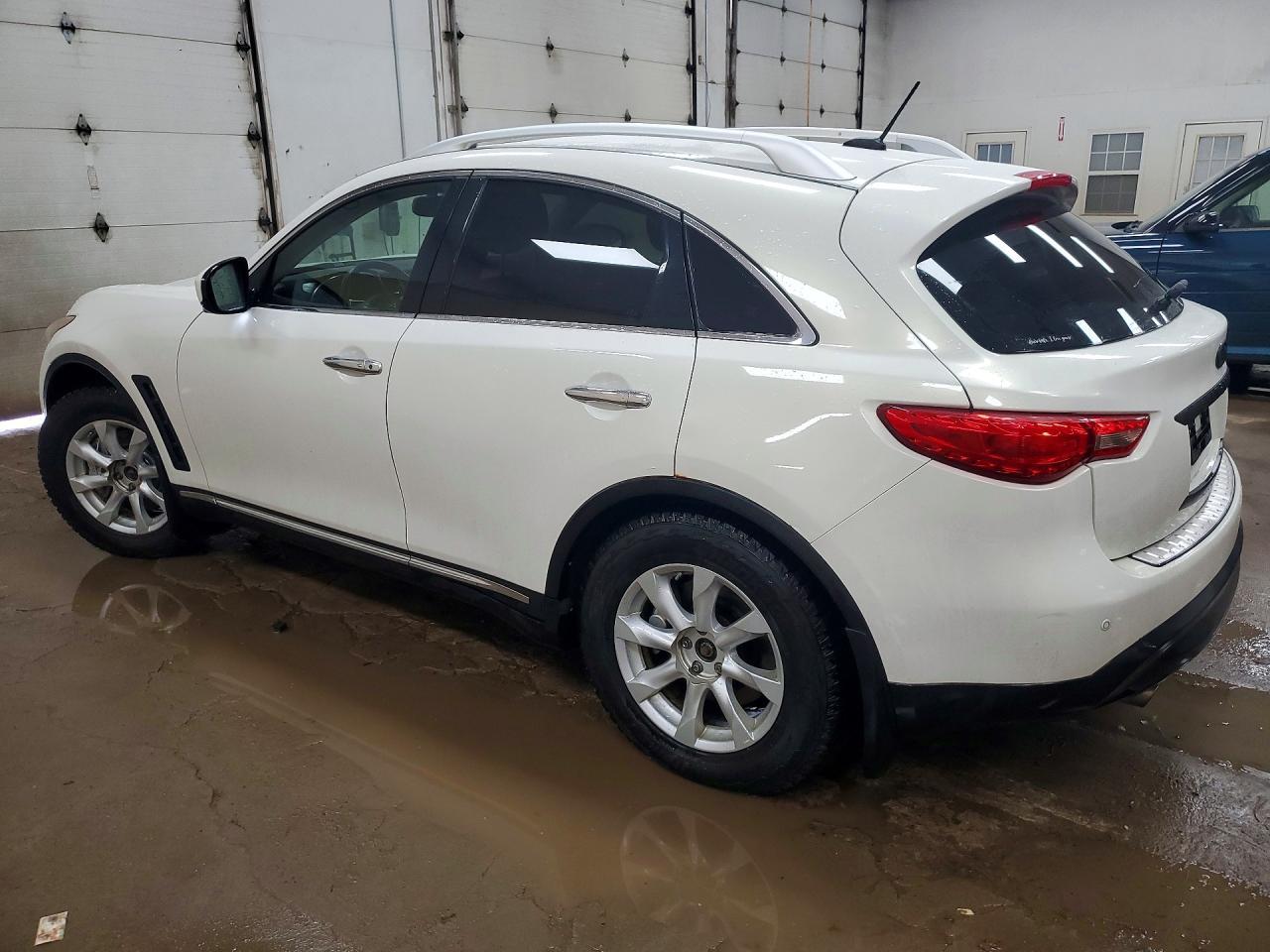 2011 Infiniti Fx50 Base - Image 2
