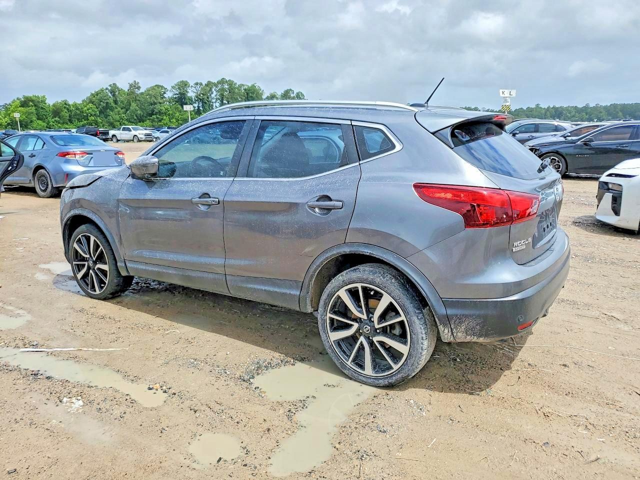 2019 Nissan Rogue Sport Sl - Image 2