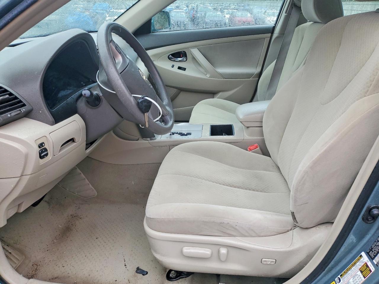 2009 Toyota Camry Le - Image 7